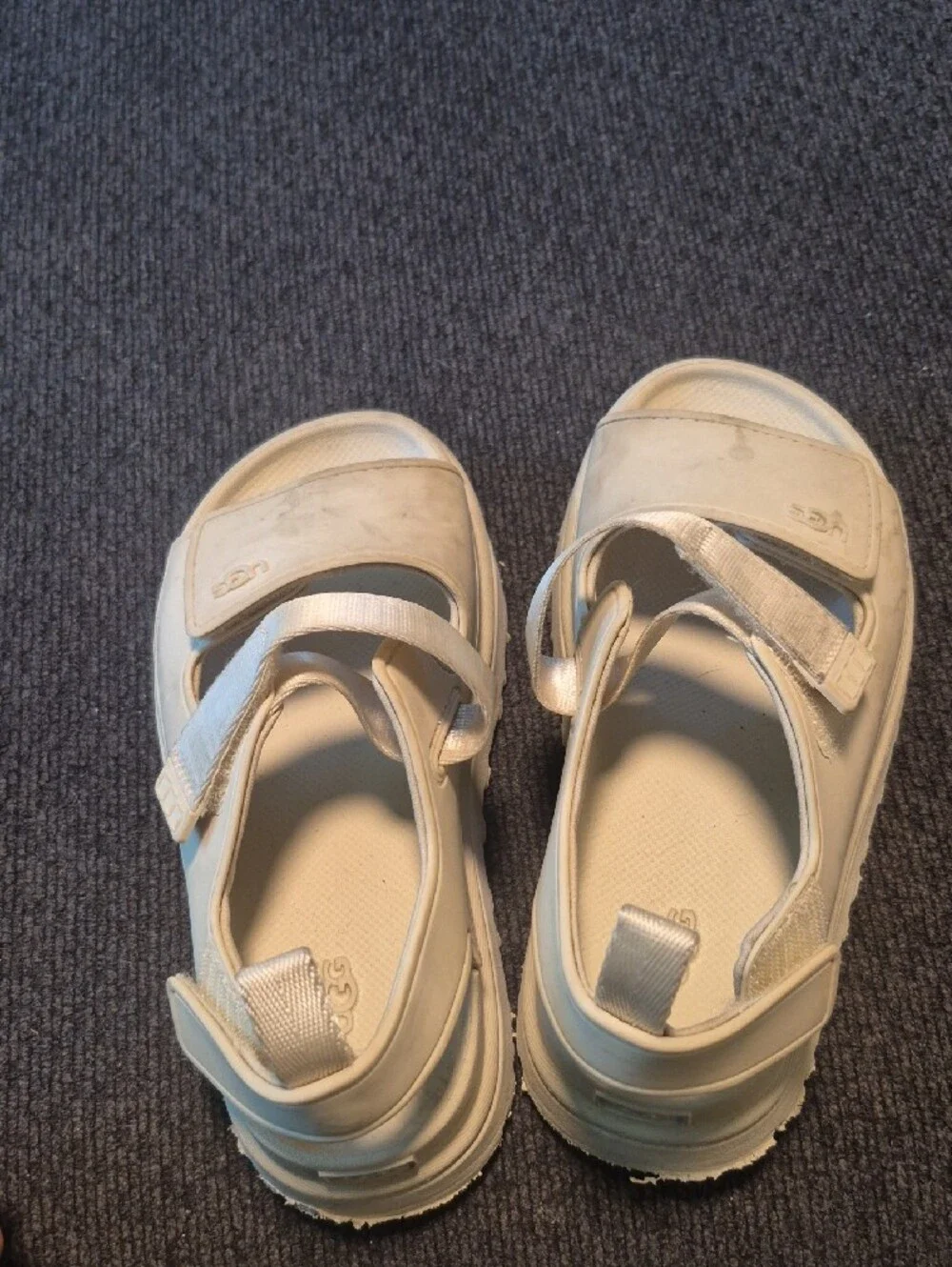 UGG kids sandals